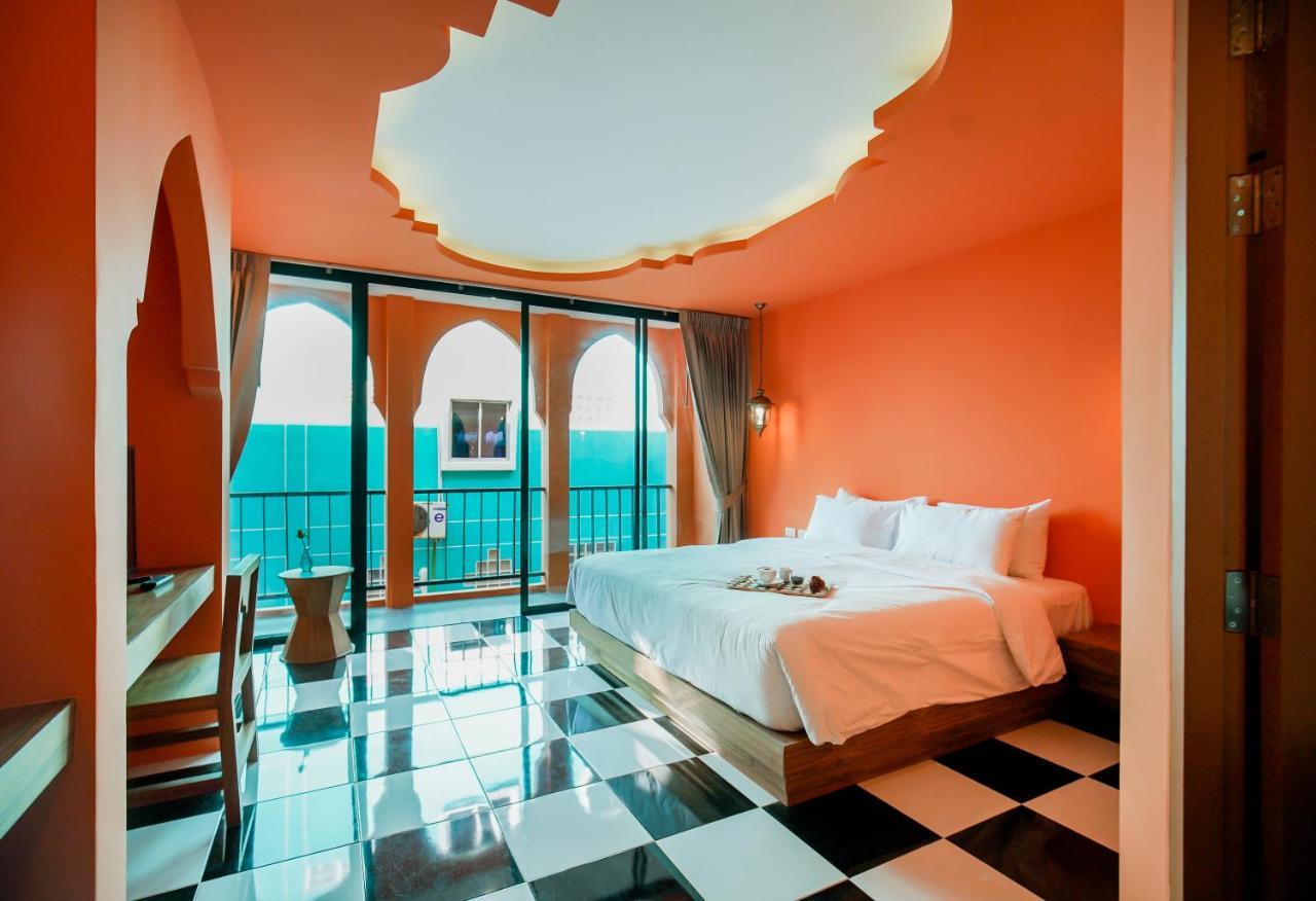 Khaleej Mass Hotel Patong Bagian luar foto