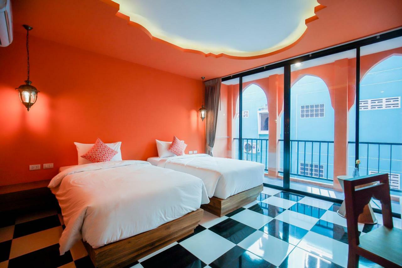 Khaleej Mass Hotel Patong Bagian luar foto