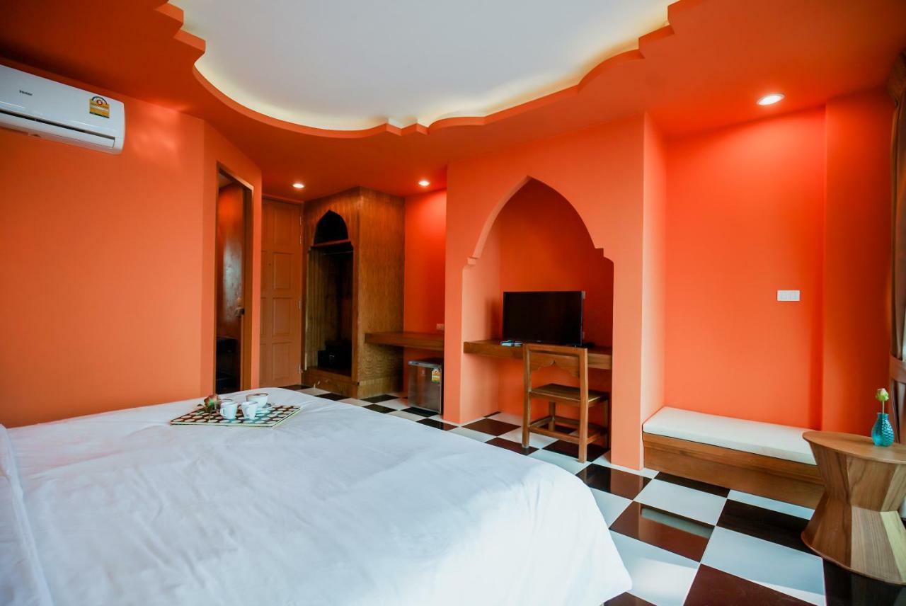 Khaleej Mass Hotel Patong Bagian luar foto