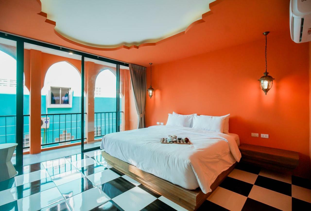 Khaleej Mass Hotel Patong Bagian luar foto