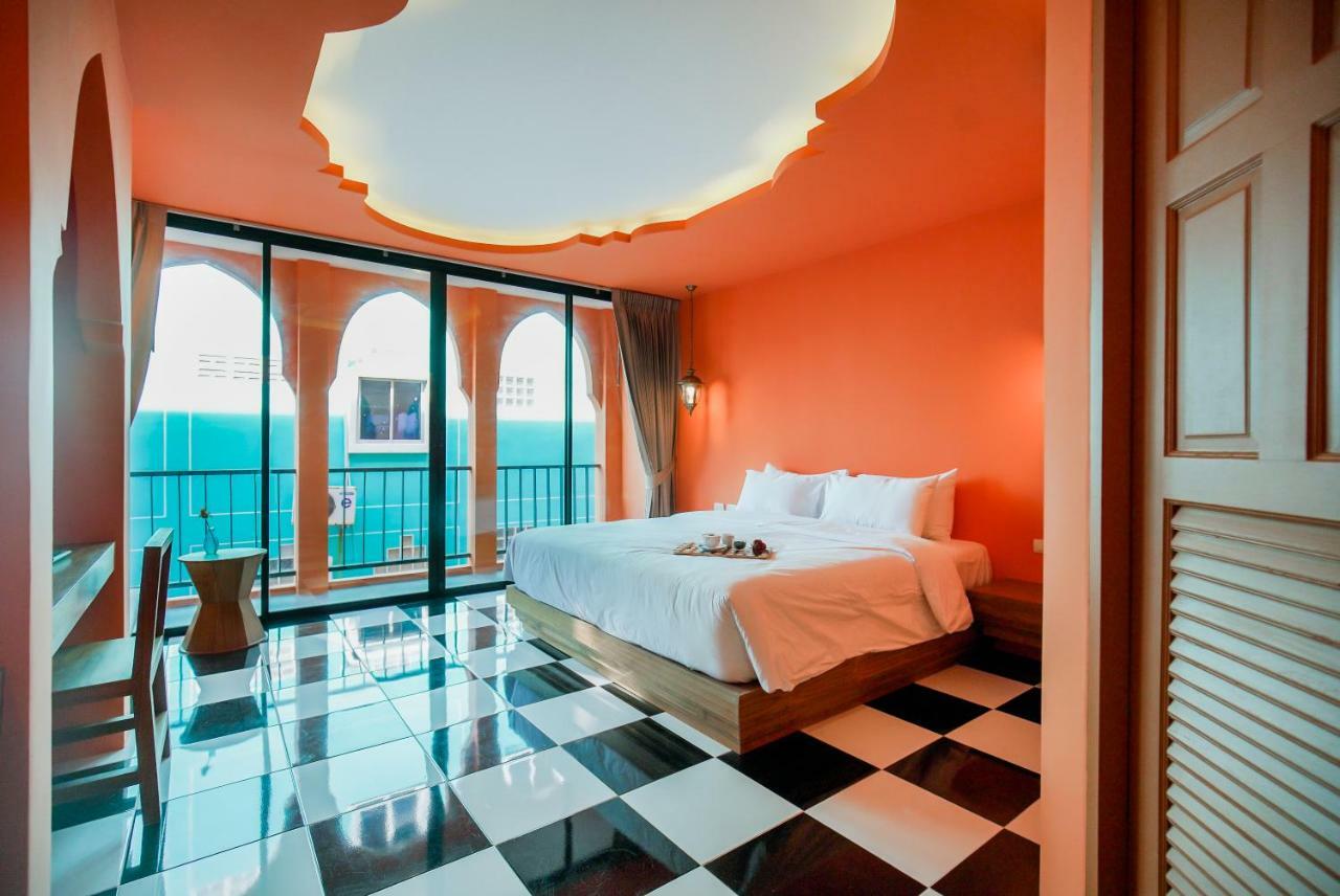Khaleej Mass Hotel Patong Bagian luar foto
