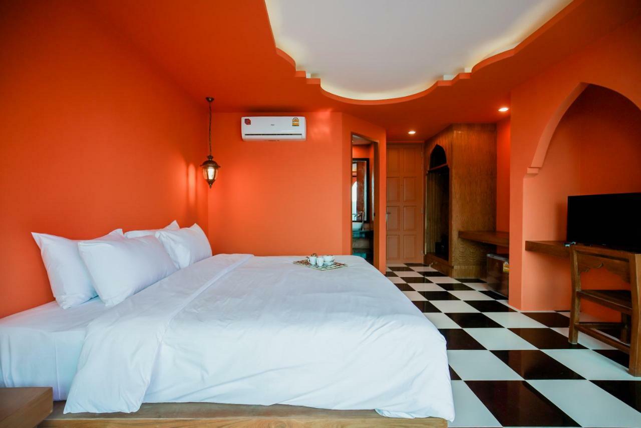 Khaleej Mass Hotel Patong Bagian luar foto