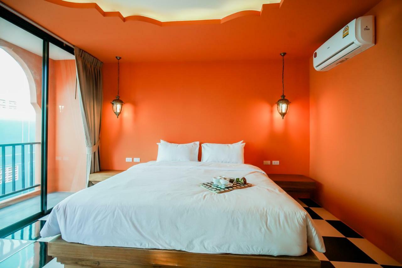 Khaleej Mass Hotel Patong Bagian luar foto