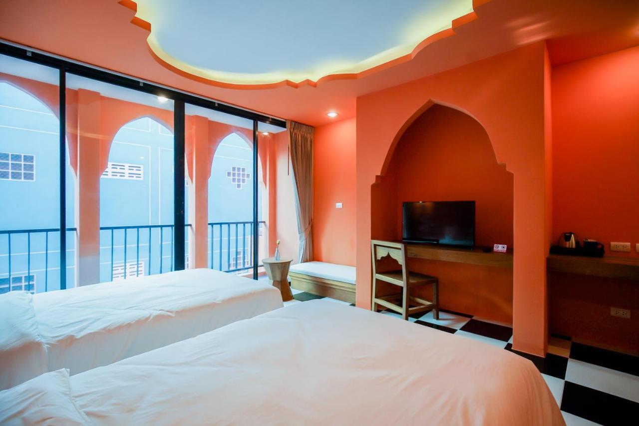 Khaleej Mass Hotel Patong Bagian luar foto